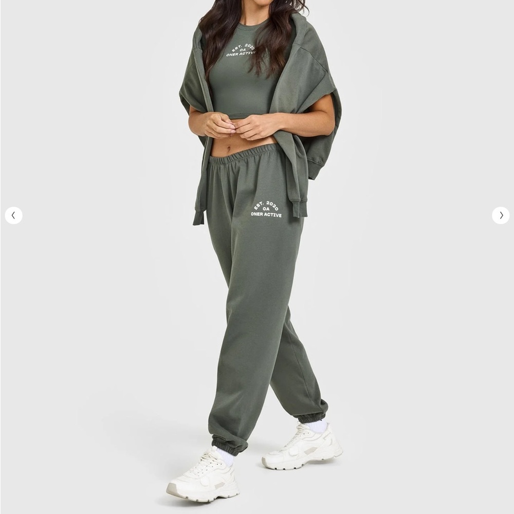 ONER ACTIVE -  LIGHTWEIGHT JOGGERS WITH GRAPHIC